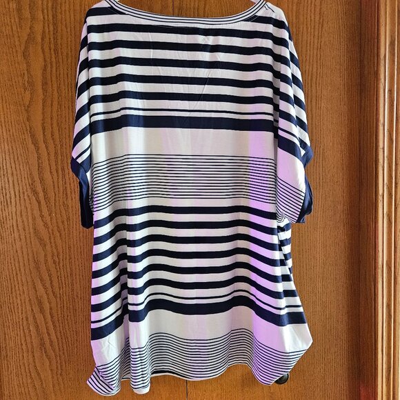 NWT Bloomchic 26W Striped Stretchy Tee BLUE/WHITE Side Button Detailing - Picture 10 of 11